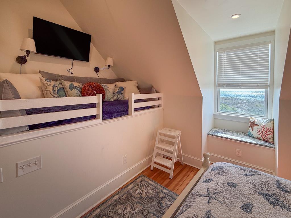 212 Bay Ave 9A