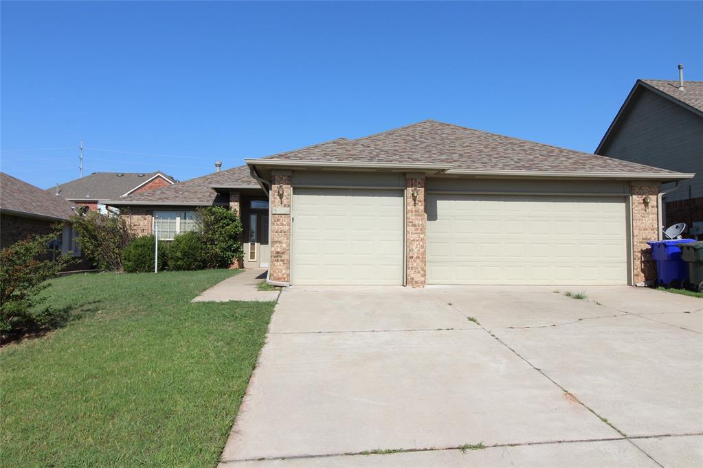Large 3 bedroom , 2 bath, 3 car garage home in Royal Oaks.
New paint in July 2020. Large living room with a fireplace, formal dining room and a formal living room.
Master has vaulted ceilings with a large bathroom with a shower and whirlpool tub along with a huge walk in closet.
Large covered patio with a ceiling fan. Electric smooth top range. Comes with a side by side refrigerator(if it breaks, owner may or may not repair at owner's discretion).
3 car garage with openers.

Tenants pay Electric, Gas, and Water.

Listing broker is an owner of the company that owns this home with license #071687.


Pets Welcome (2 PET LIMIT):
1 Pet - $300 Deposit + $25/mo Pet Rent
2 Pet - $400 Deposit + $40/mo Pet Rent