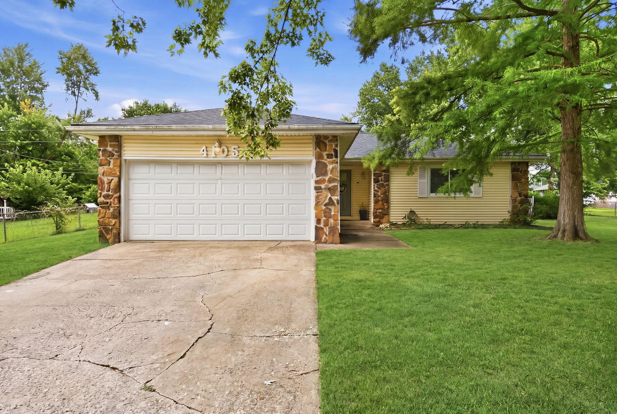 4105 W Dahlia Drive