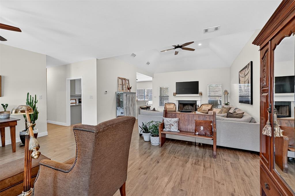 38 Lone Oak Boulevard
