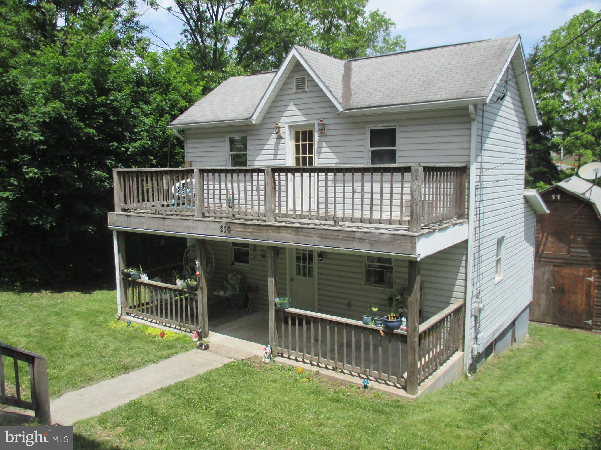 210 EReynolds St  