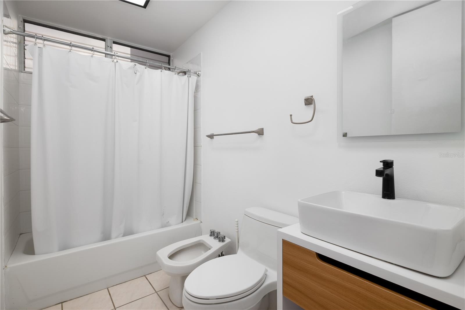 650 Calle Ceciliana 704