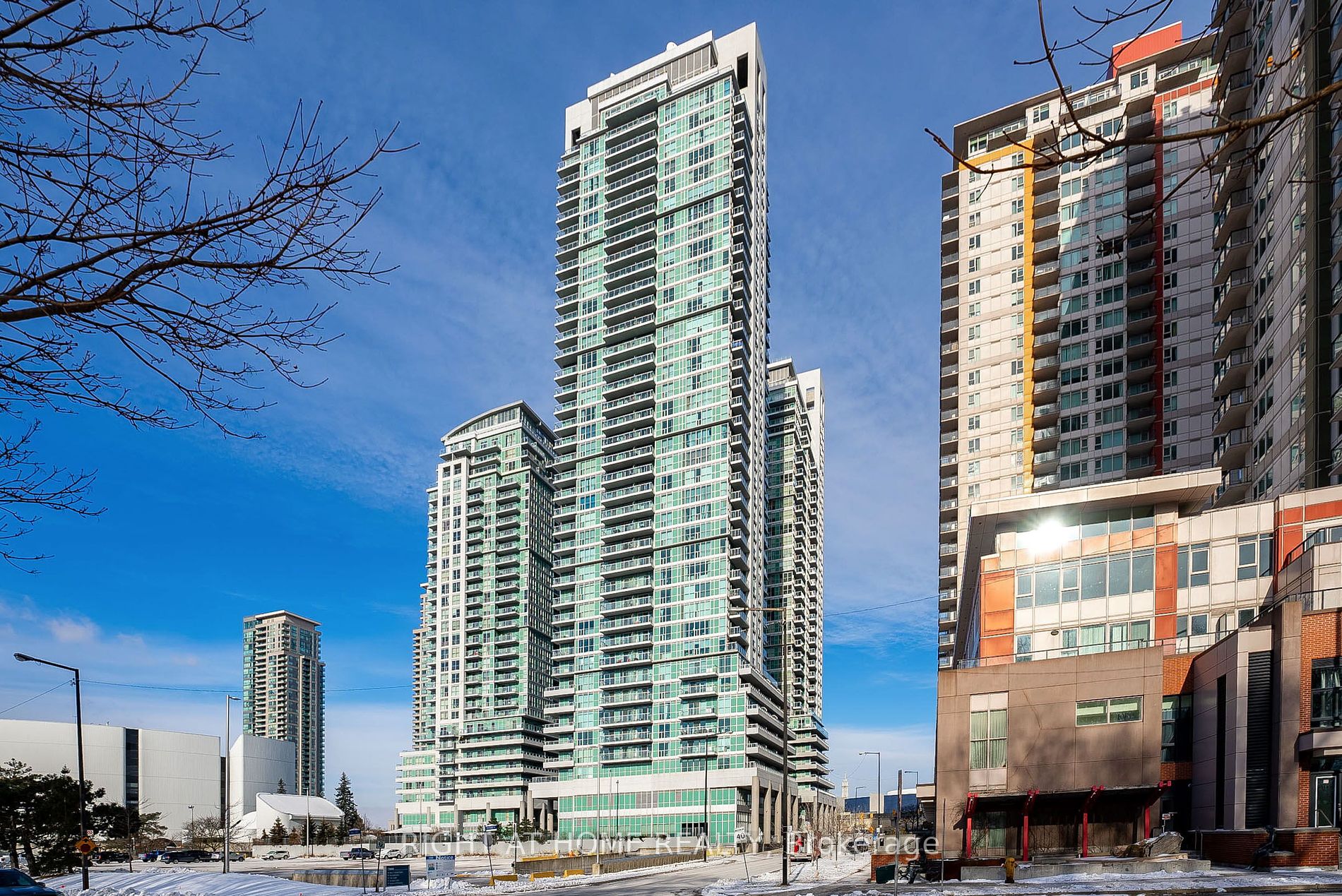 50 Town Centre Crt 1101