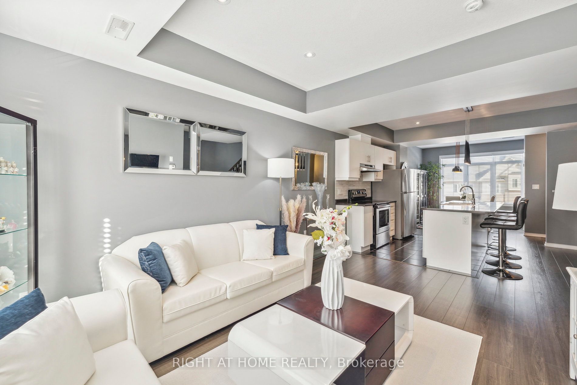 5062 Serena Dr