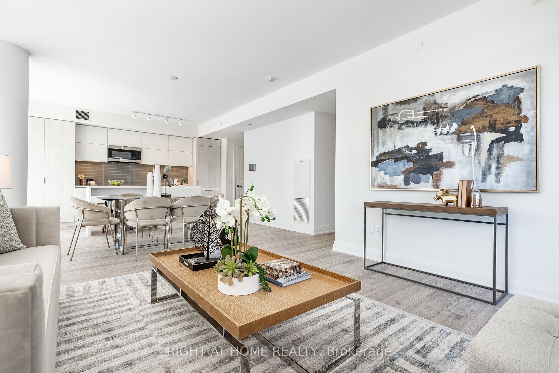 21 E Park St 802