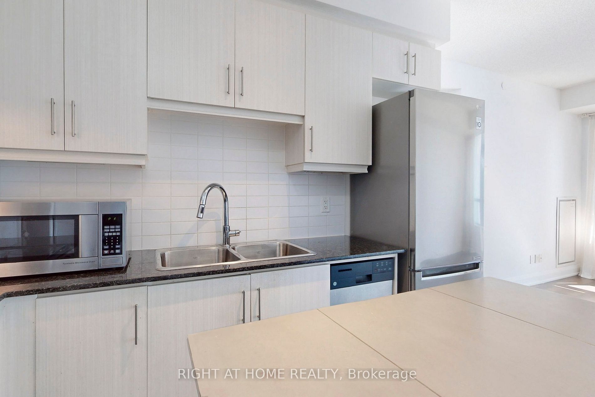 68 Canterbury Pl 902