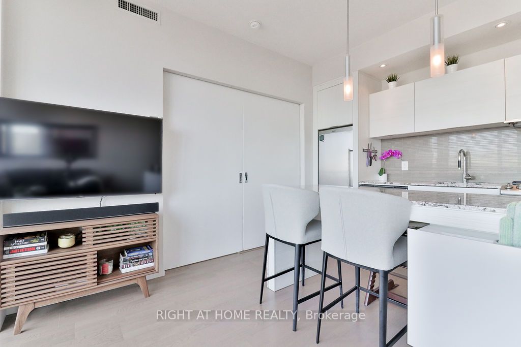 8 Charlotte St 2809