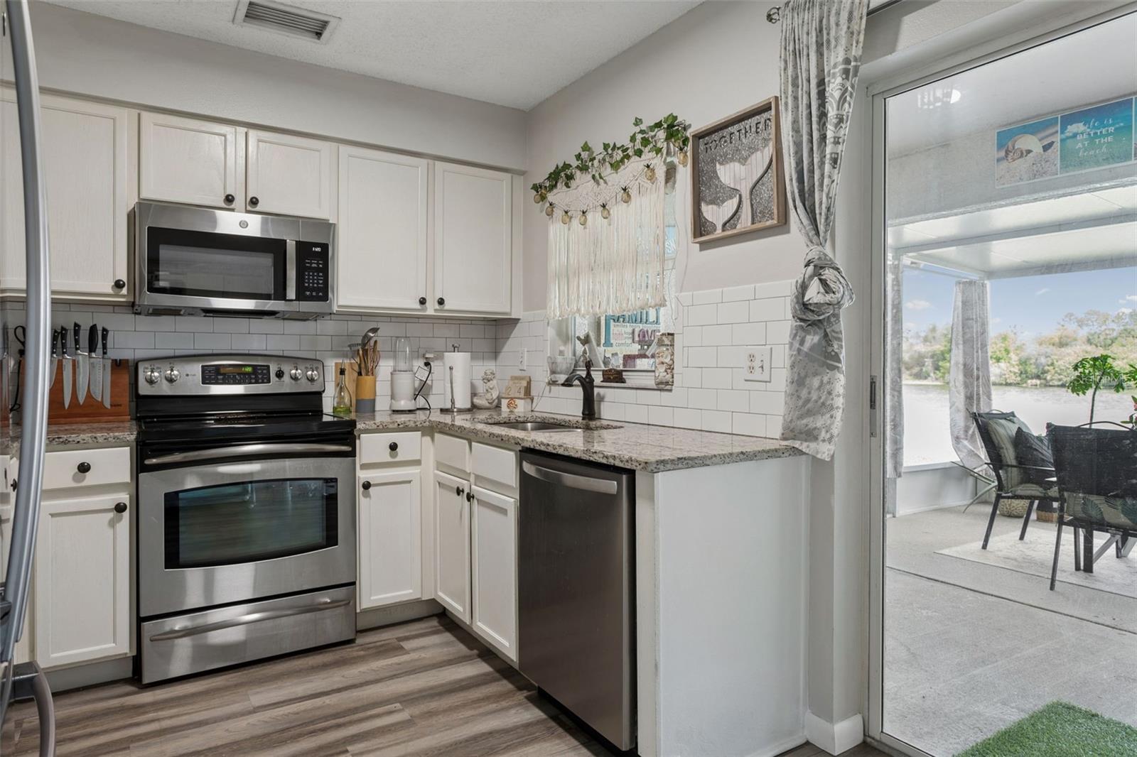 425 Kensington Lake Circle