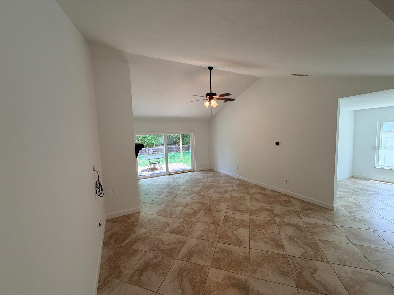 1083 Beckstrom Dr