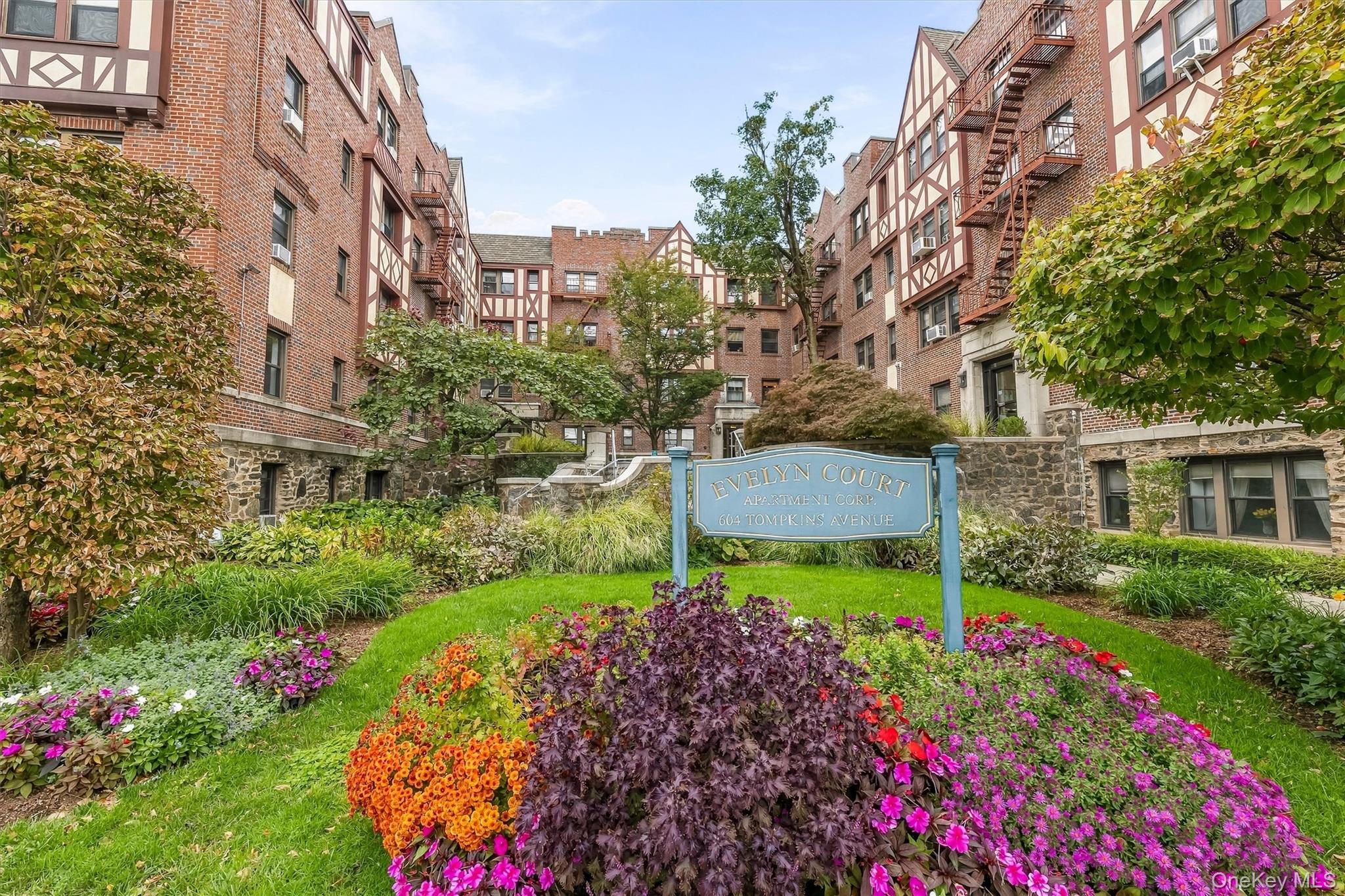 604 Tompkins B15