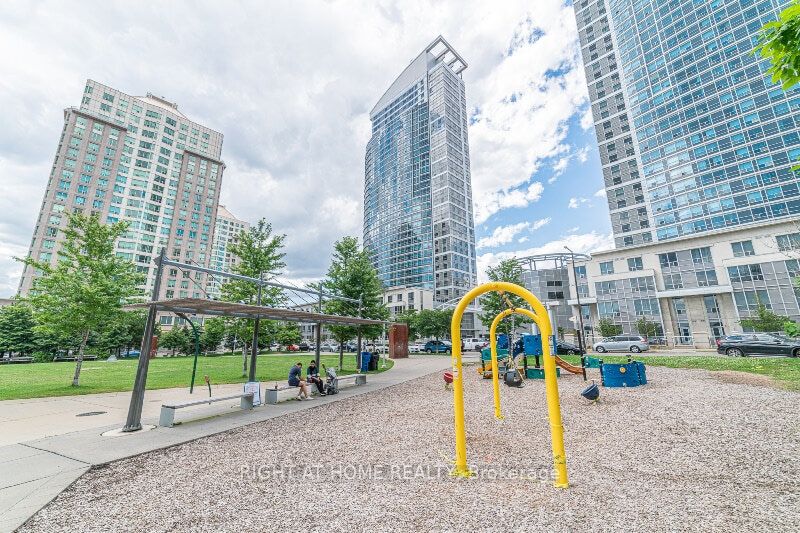 38 Lee Centre Dr 1715