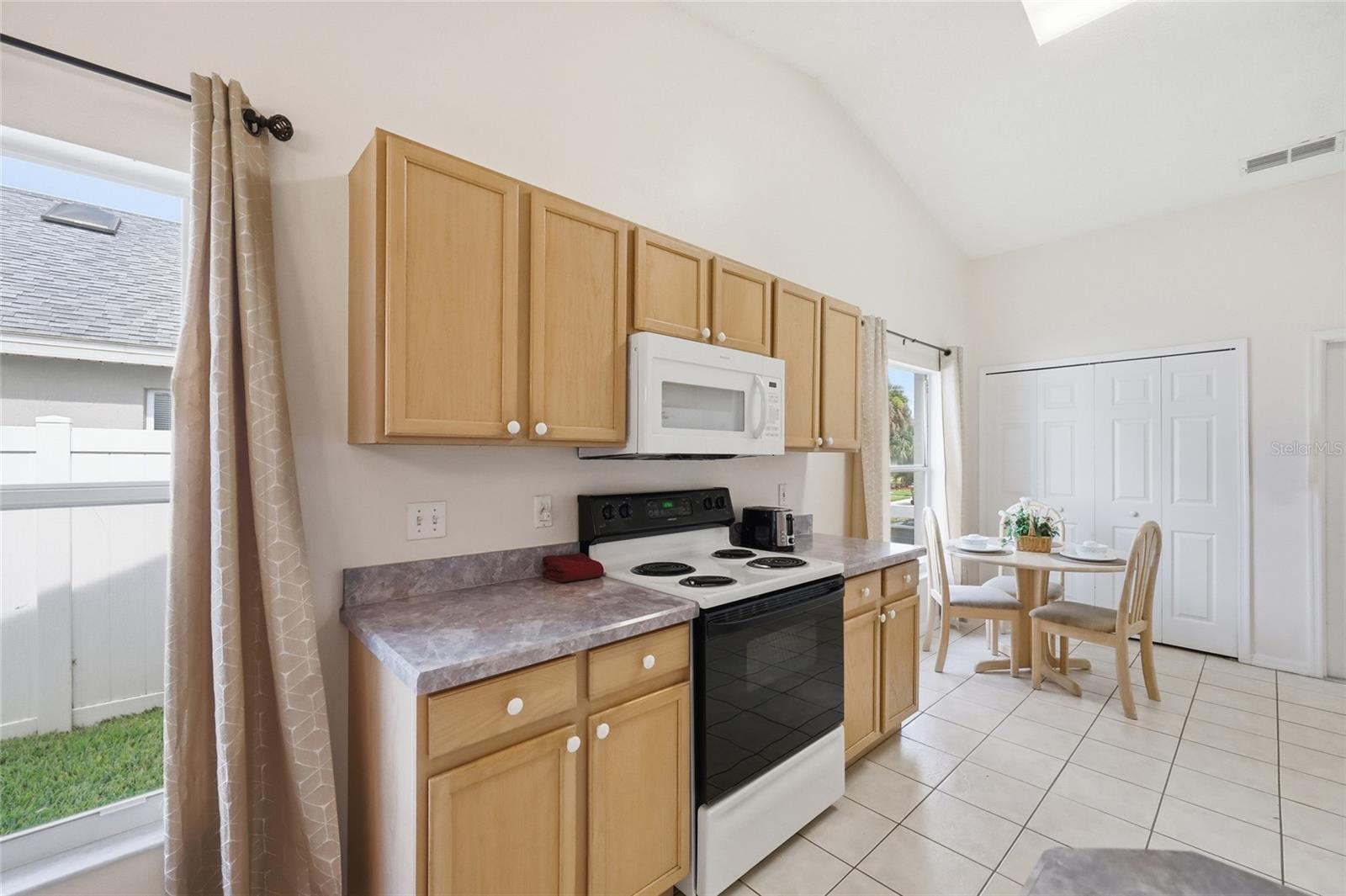 1546 Indian Oaks Trail
