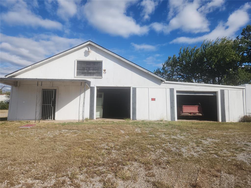 Location Location Location!!!! What better place to have a business. Easy access to I-235, I-40 and I-44.  State Capitol complex, OU Med and so much more. 

One building: Office building and 2 bedroom apartment upstairs on the right closest to Sonic. 
One building: Middle was used for storage and will need a new framed roof or tear down for possible parking or maybe a newly built storage building.
One building: Three car garage. Was used for hobby shop to work on personal vehicles. You will see.
PLEASE KNOW THIS WILL BE SOLD "AS IS"