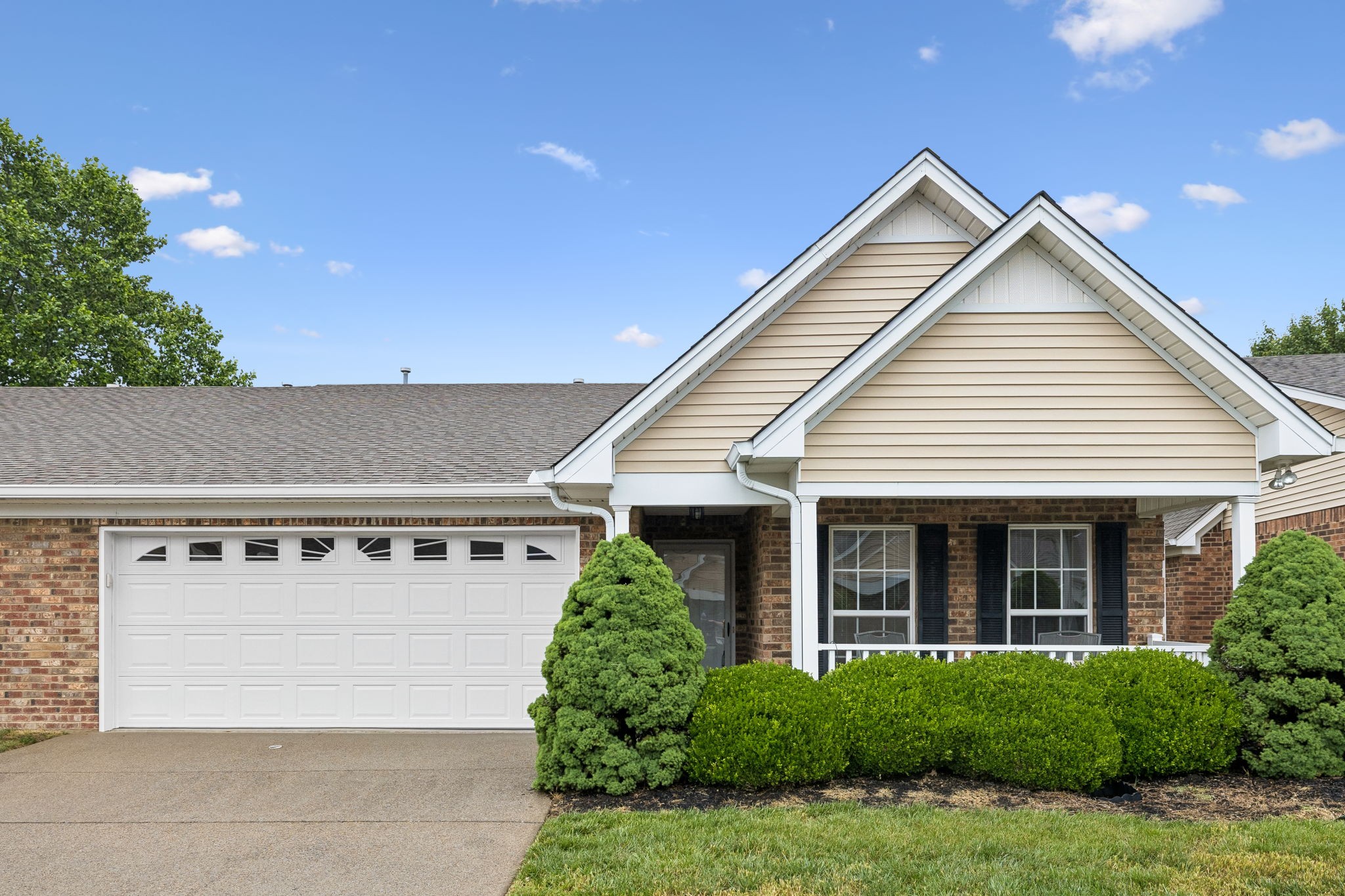 633 Forest Glen Cir — sold