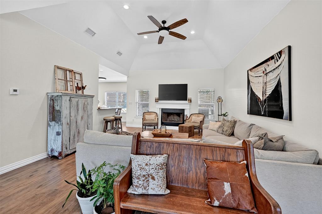 38 Lone Oak Boulevard