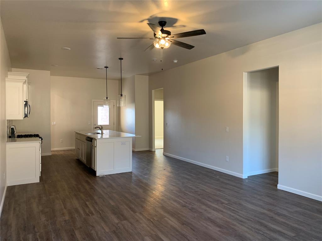 500.00 OFF FIRST MONTH RENT with year lease!!!!!

3 bed, 2 bath home. One story home

3 spacious bedrooms, master suite, laundry

Tile floors, carpet in bedrooms

Clubhouse with pool and storm shelter

lawn care included

This brand new community in NW Norman boasts a pool over looking the neighborhood! Relax at while fishing in the stocked pond . The clubhouse includes a safe room for peace of mind.
