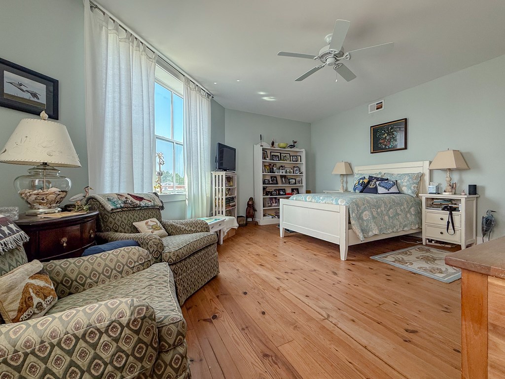 300 Mason Ave 3H