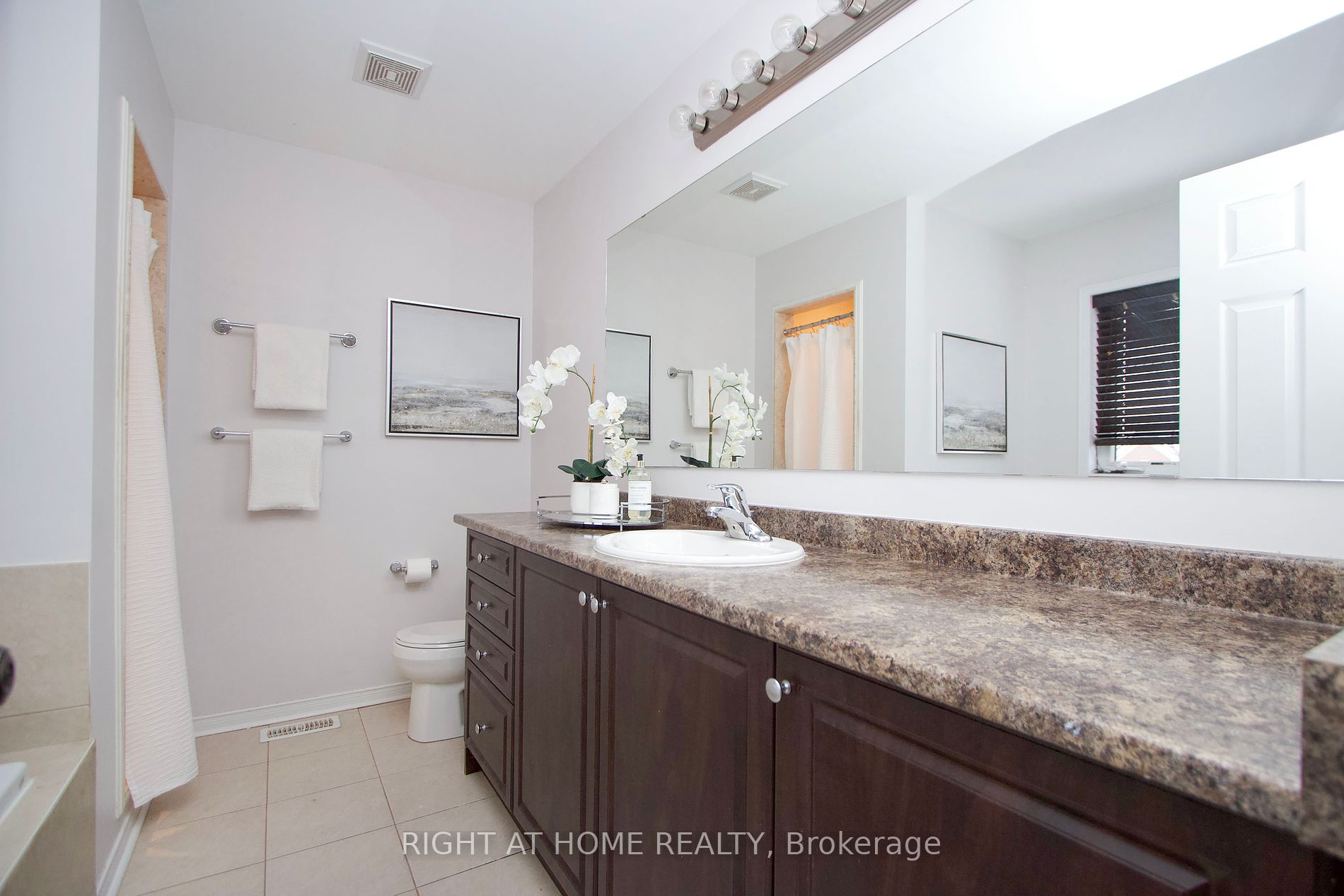 1065 Edward Bolton Cres