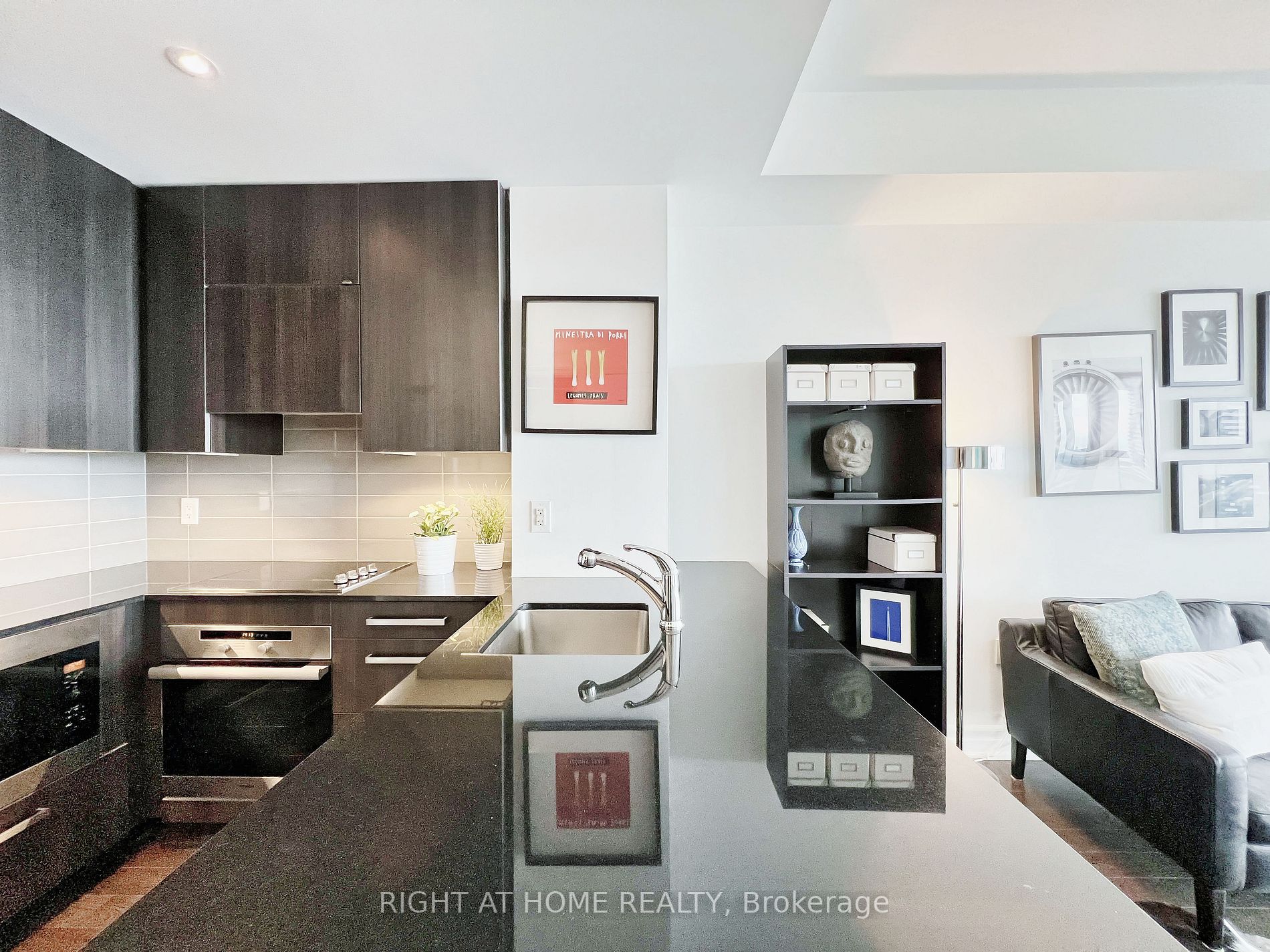 8 The Esplanade N/A 3709