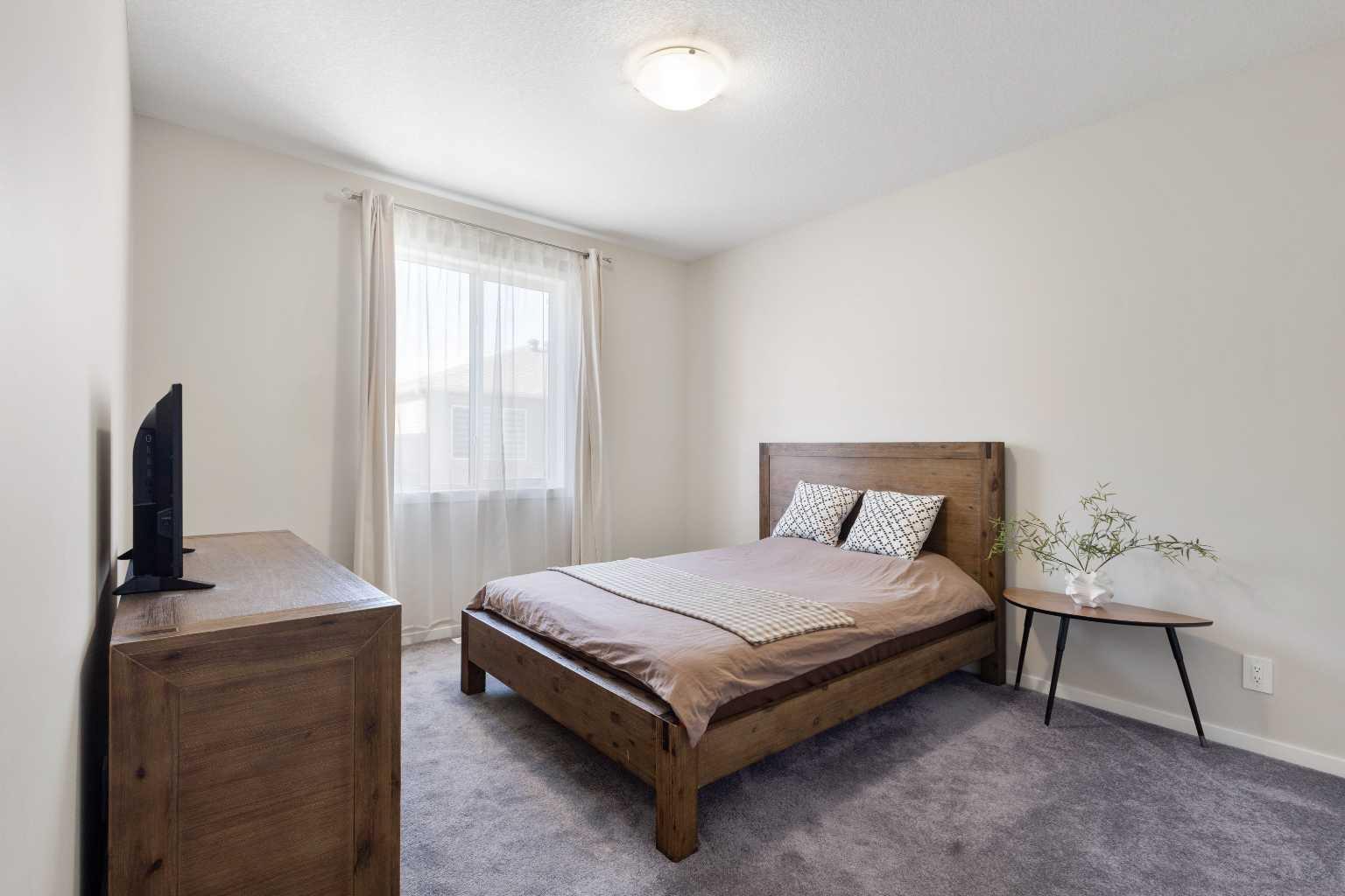 33 Carringham Heights NW