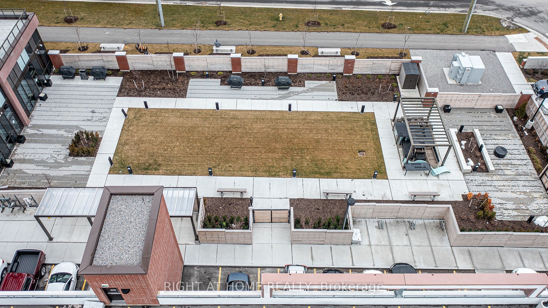 2550 N Simcoe St 2015