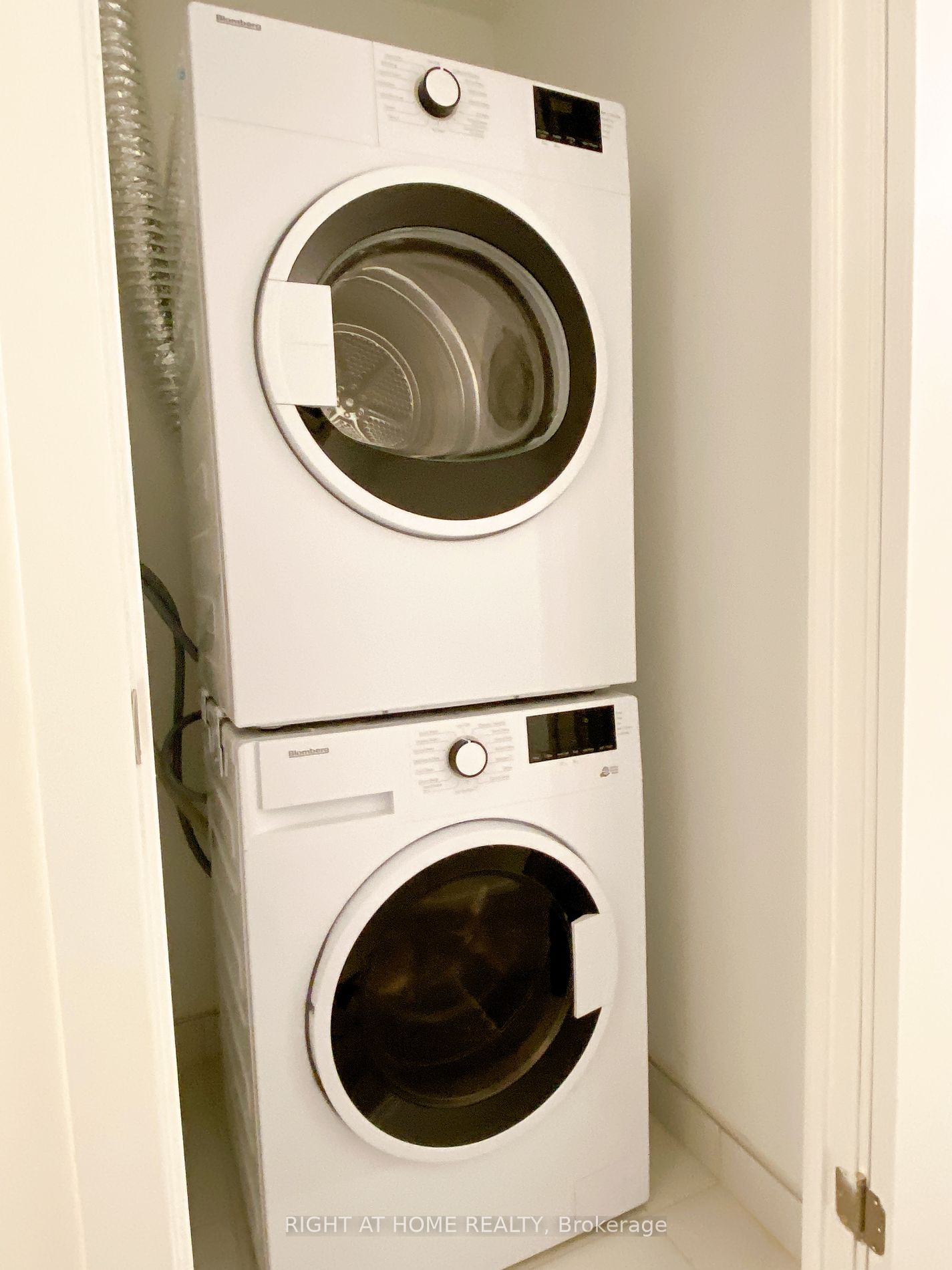 1195 The Queensway 101