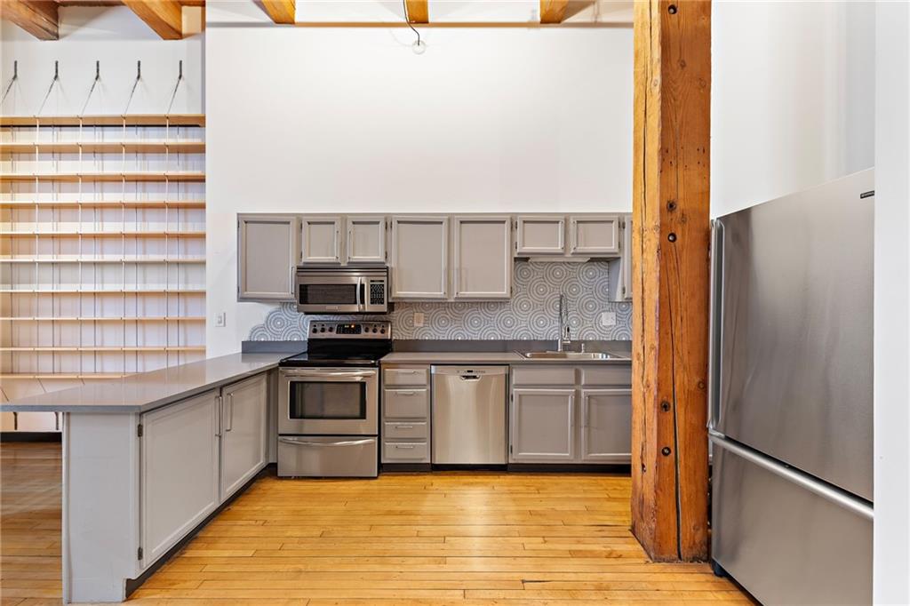 306 W 7th Street 101