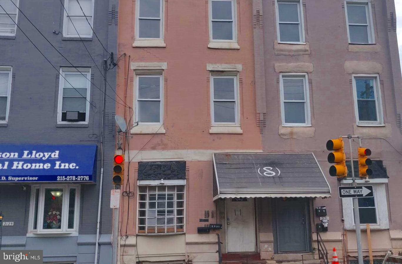 ***LARGE 3 STORY PROPERTY ZONED CMX-2 IS CLEANED OUT AND READY FOR WORK**Located right off the corner of 22nd & Diamond the location is prime.  The condition allows for you to still create your final configurations on bedrooms and bathrooms. Current layout supports 5 bedrooms and 3 bathrooms. Building has high ceilings, is clean and very walkable. Schedule your showing today and come see all the possibilities.