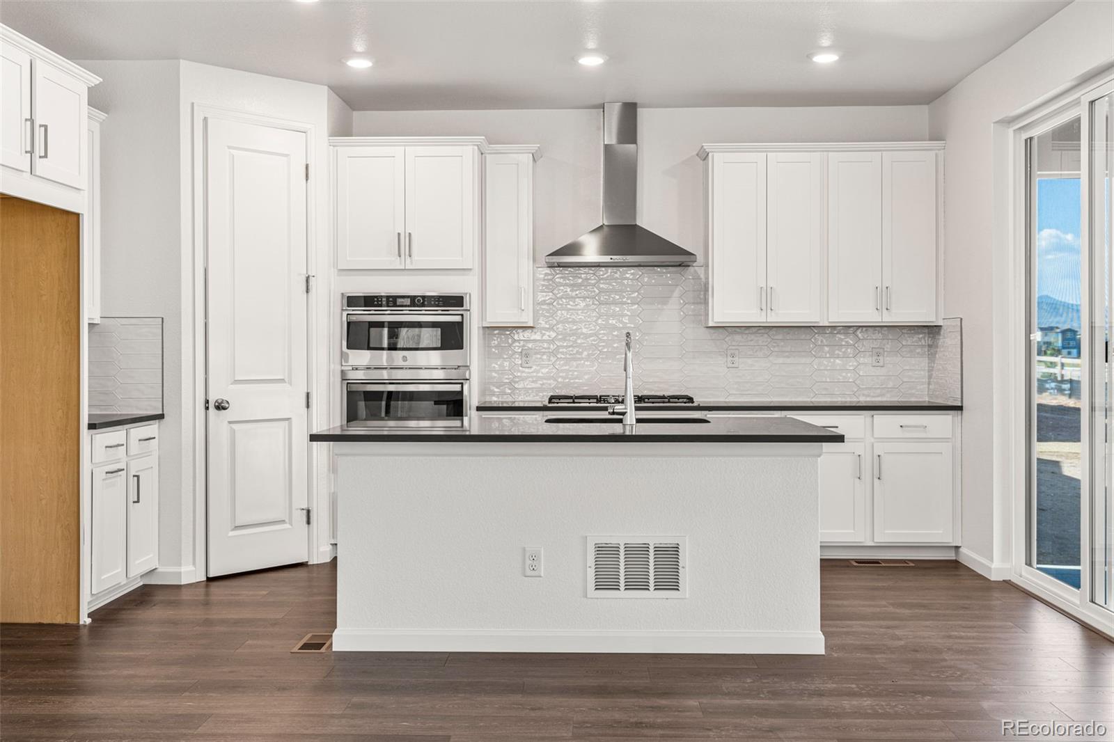 8942 Whiteclover Street