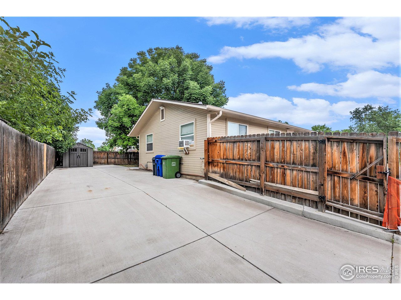 2151 S Custer Ave