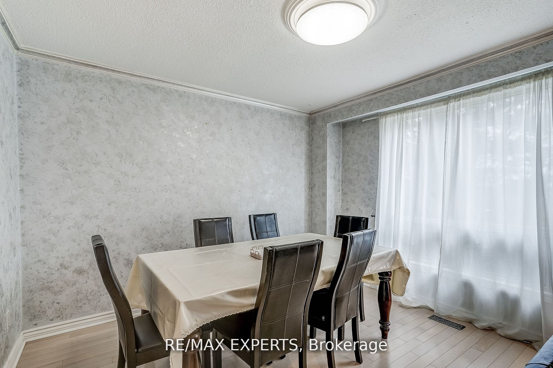 14 Poplar Cres
