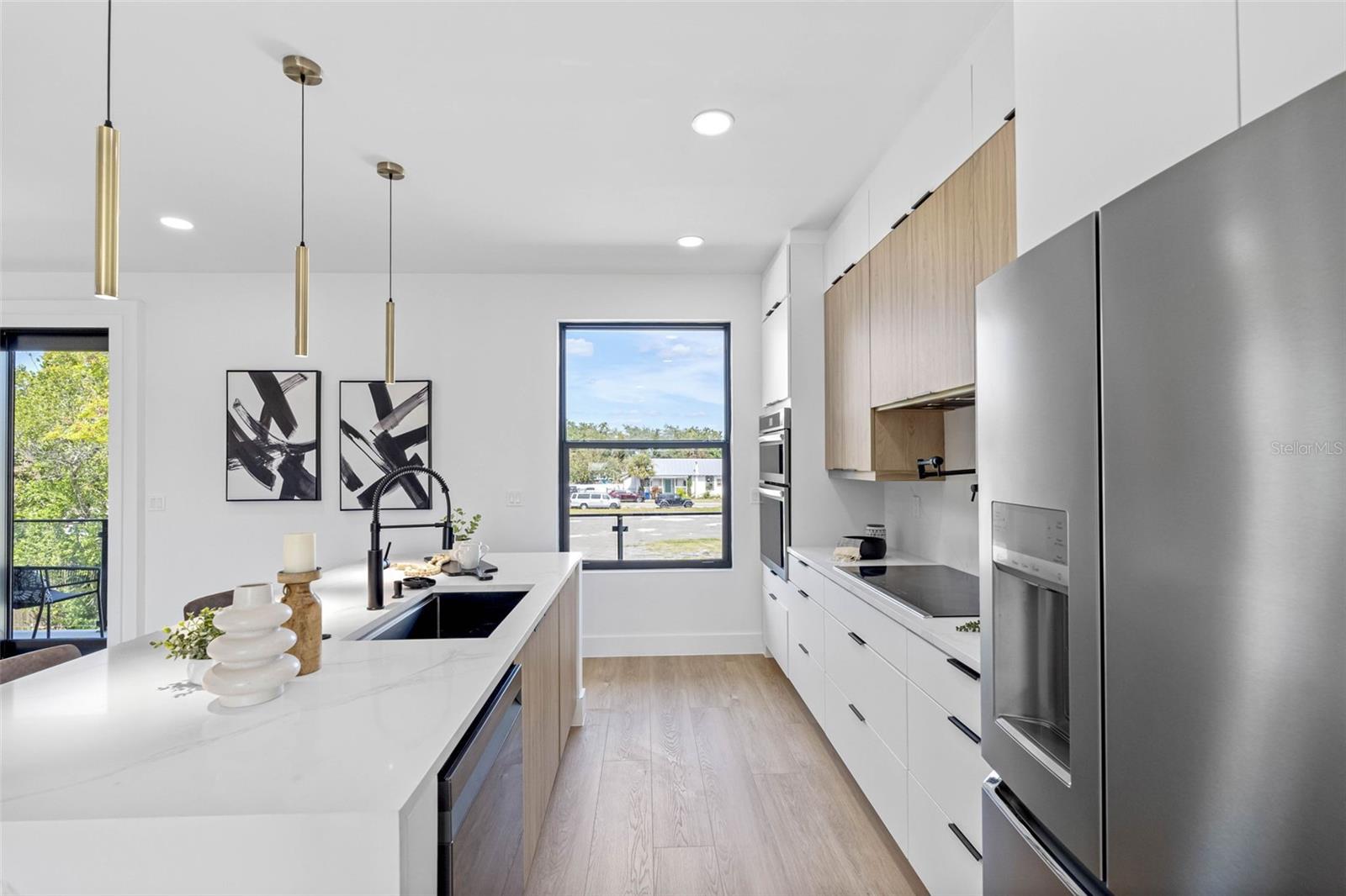 101 W Warren Avenue 1