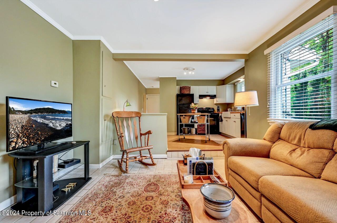 400 Montrose Avenue L113
