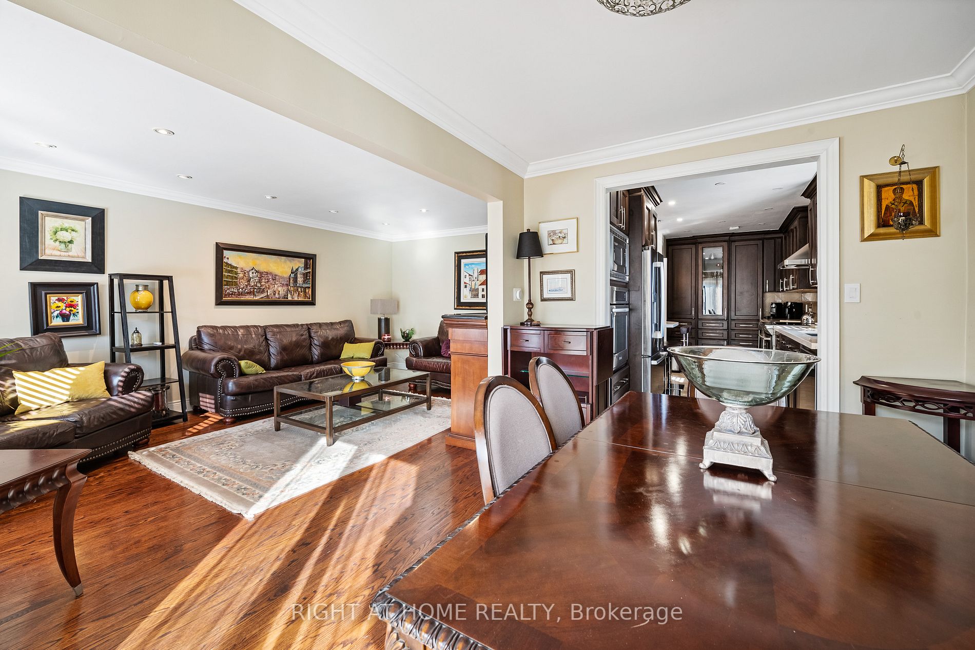 4357 W Bloor St 7