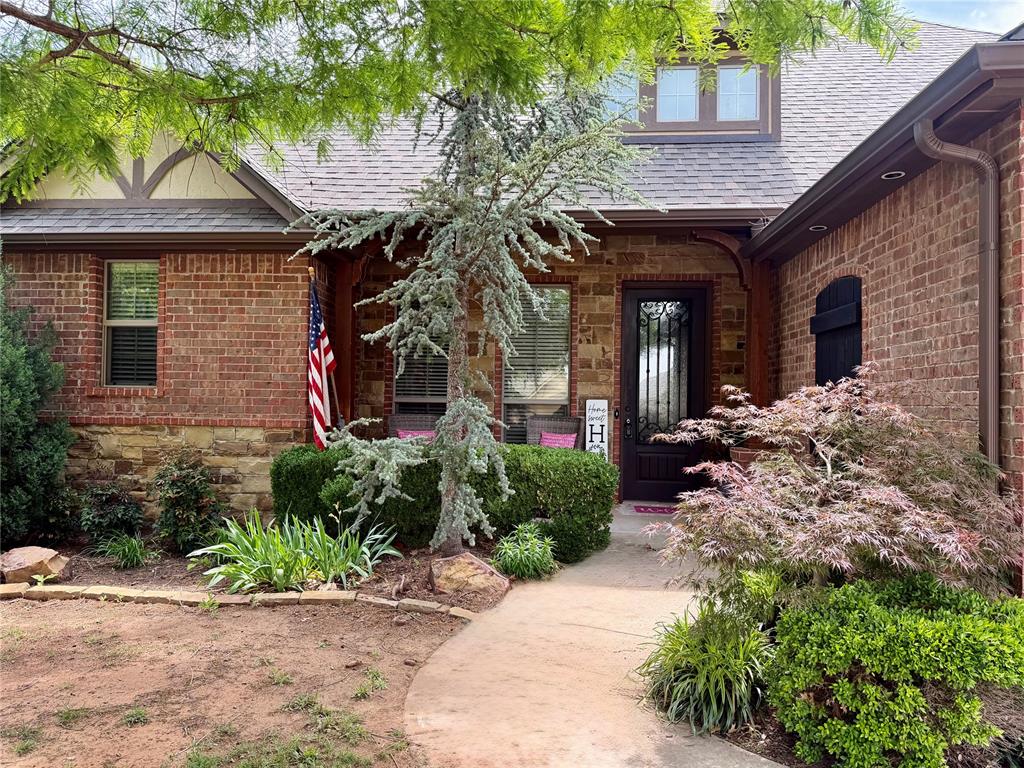 Tenant will enjoy neighborhood amenities such as pool, park, basketball court, pond and walking trails.