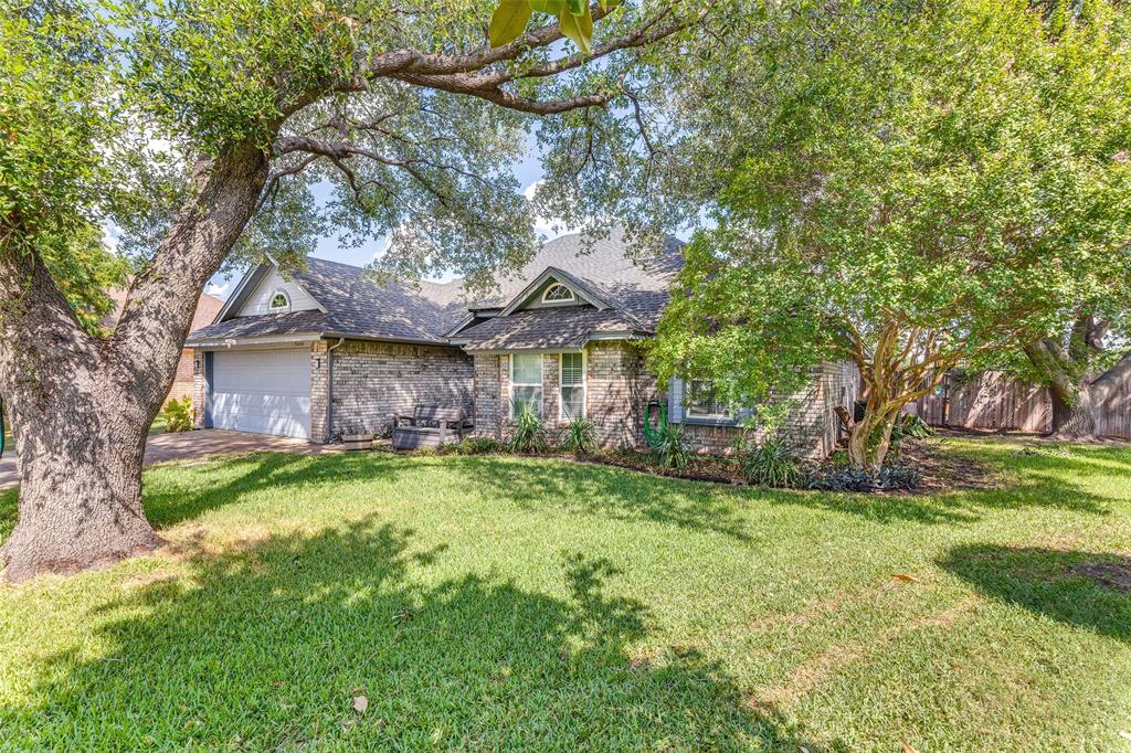 OPEN HOUSE, SUNDAY, AUGUST 24TH, 1:00-3:00  Very nice 3-2-2 on oversized cul-de-sac lot. Beautiful drive up with peaceful setting. Home features large living area with wood burning fireplace.  Open plan is great for entertaining.  Kitchen has island and breakfast bar for extra seating.  Eating area with bay window and plenty of space for table and hutch. Granite counter tops and lots of cabinets.  Master bedroom is split from others. Master bath with garden tub and separate shower. Secondary bedrooms are large with one having a window seat and one features a bay window. Oversized garage with one side having an additional bump out of 4-5 feet of depth.  Covered patio plus pergola. Like new play equipment for the little ones can stay. Separate dog pen. Sprinkler system & more. Seller is in the process of staining the back fence.
