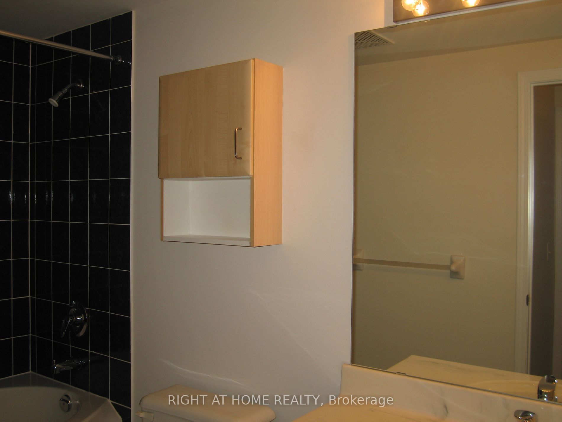 200 E Burnhamthorpe Rd 1506