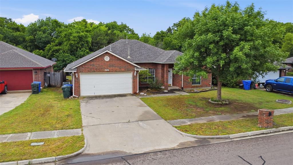 Just a short drive from OU, this home is the perfect opportunity to make Norman home! The floor plan is sure to wow you with four true bedrooms and and an amazing open kitchen, living, and dining room space with 10 foot ceilings that make the space feel even more grand. With gorgeous painted woodwork, updated lighting, stainless steel appliances, and luxury vinyl plank throughout, this home is more than move-in ready! With a large covered patio and backyard that backs to a greenbelt, you will have the ultimate space for relaxation and outdoor entertaining. Enjoy a soak in The hot tub in the backyard. Visit 1708 Parkridge today!