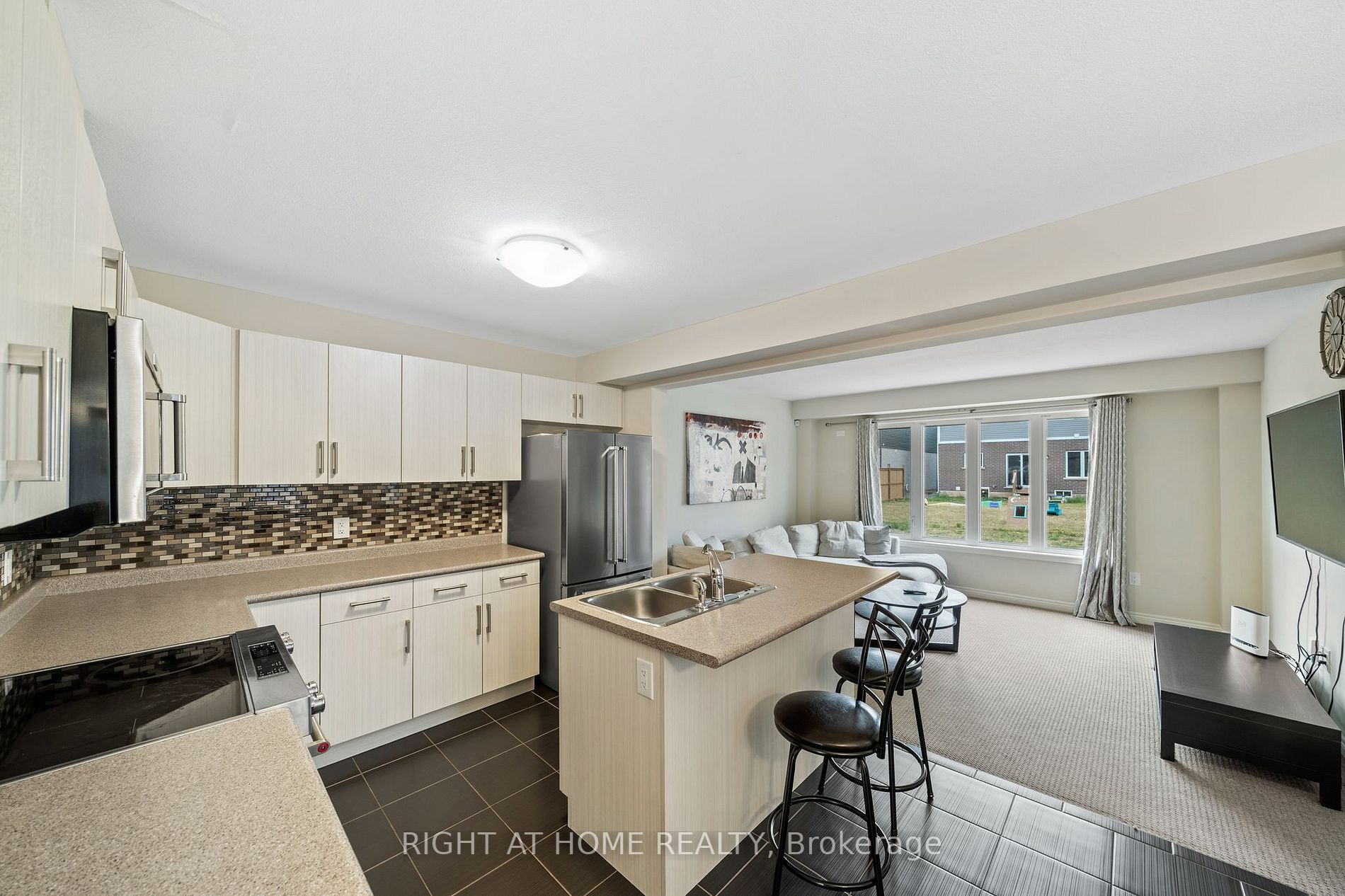 9569 Tallgrass Ave