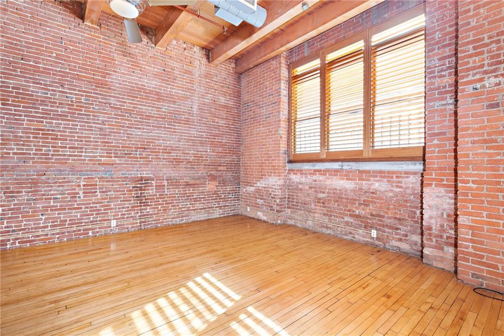 306 W 7th Street 101