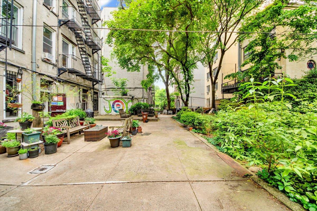 616 E 9th Street 2W