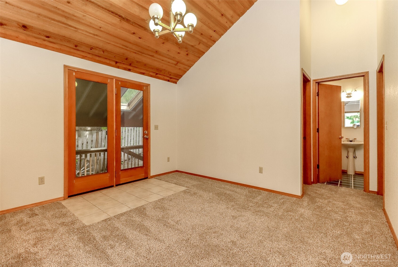 40 N Lakefront Loop