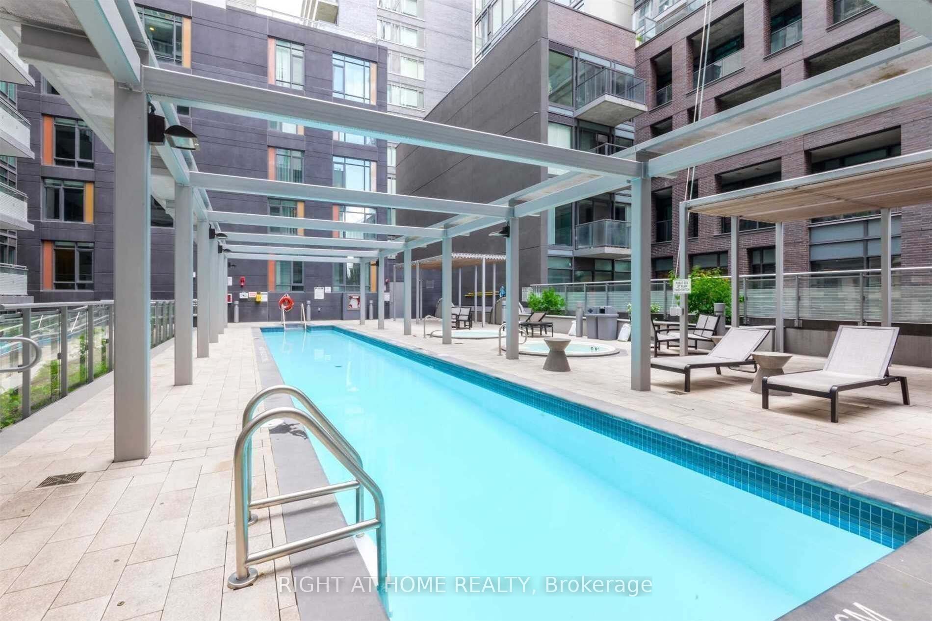 525 W Adelaide St 1622