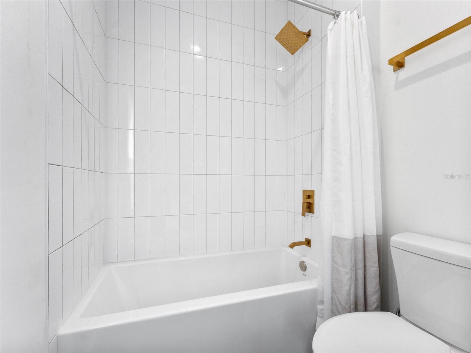 102 W Adalee Street 4