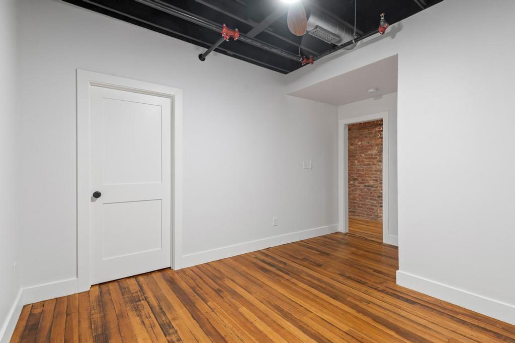 330 W Lamar Street 202