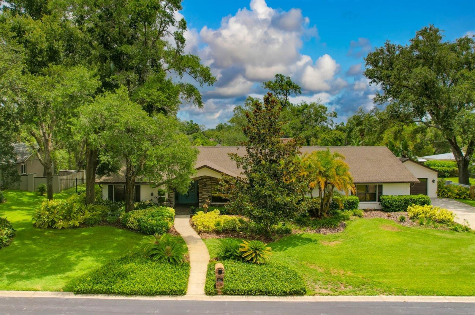 1007 Morfield Lane