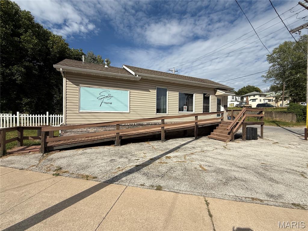 219 N Section Street