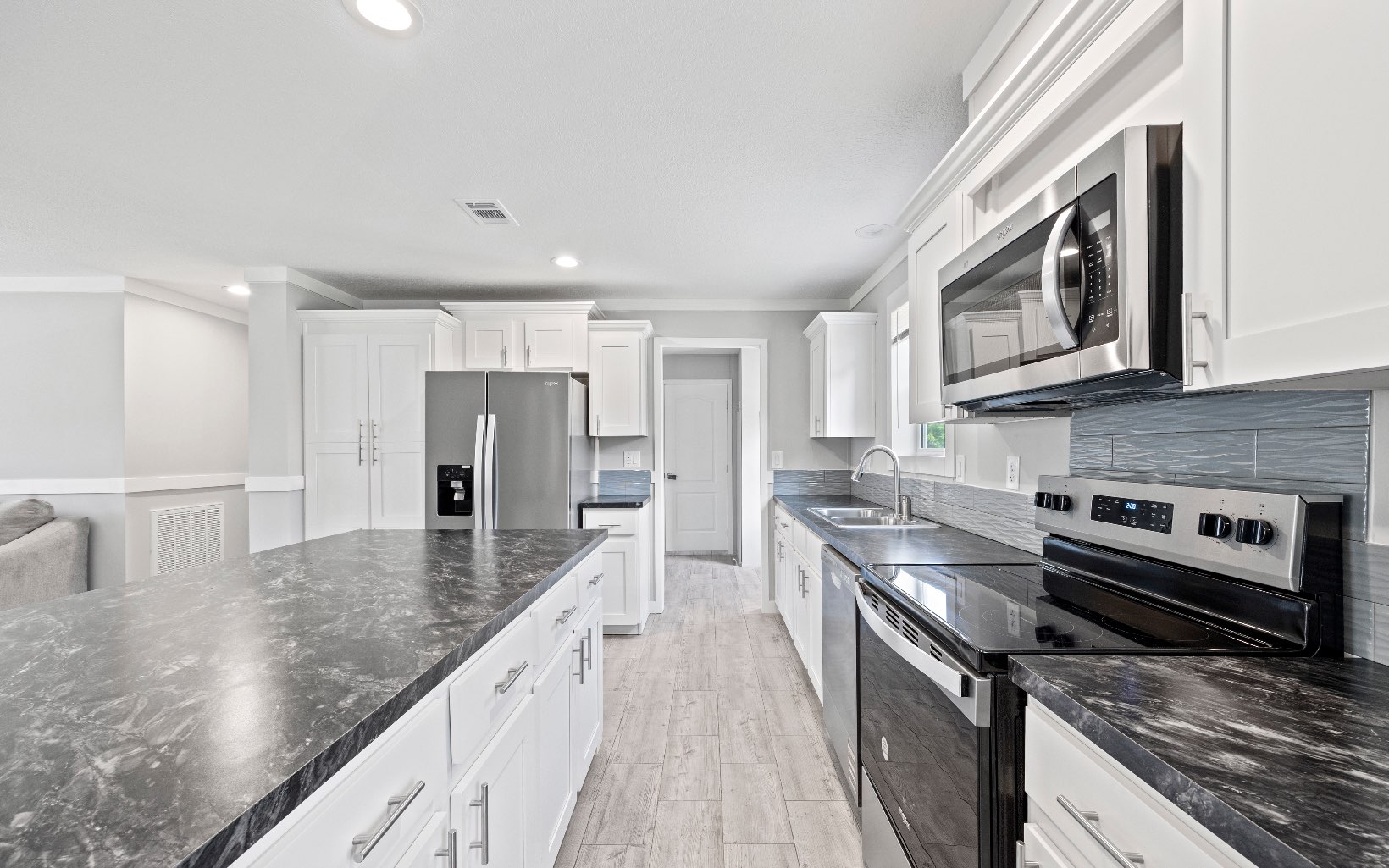 305 NW Ivy Gln