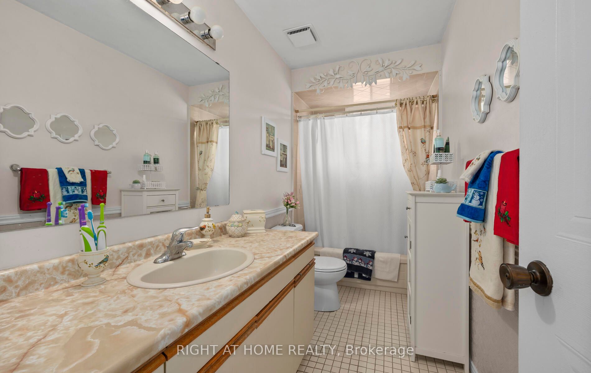 2 Ridgeview Dr