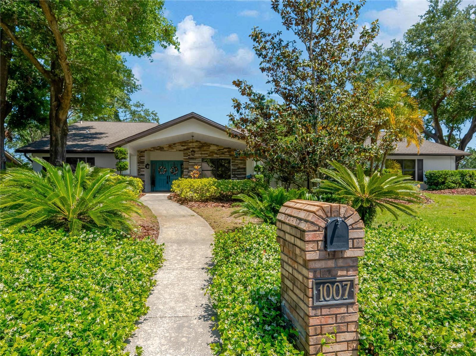 1007 Morfield Lane